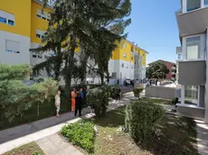 Le palazzine Ater di via Marega riqualificate (foto Daniele Tibaldi)
