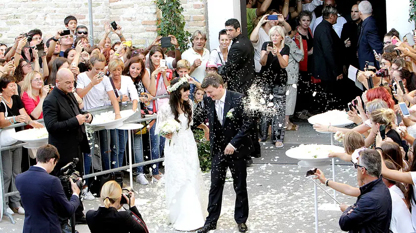 Un momento del matrimonio tra Elisa e Andrea a Grado davanti alla basilica di Sant'Eufemia - foto di Katia Bonaventura