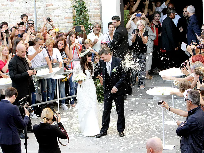 Un momento del matrimonio tra Elisa e Andrea a Grado davanti alla basilica di Sant'Eufemia - foto di Katia Bonaventura
