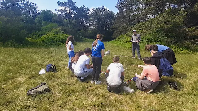 Un attività didattica delle guardie forestali con le scuole