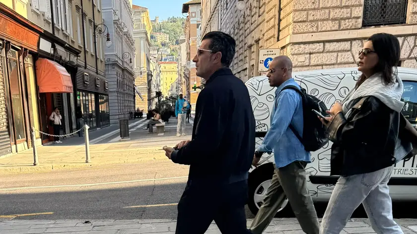 Luis Figo a passeggio per Trieste
