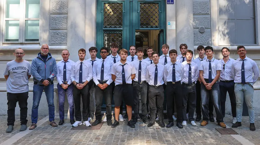 Una parte dei ragazzi del Nautico che saranno impegnati nell’attività (Foto Andrea Lasorte)