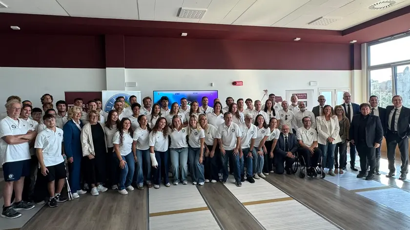 Foto di gruppo per le squadre della Pallanuoto Trieste presiedute da Enrico Samer