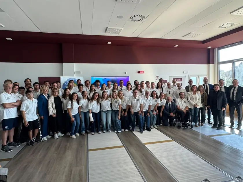 Foto di gruppo per le squadre della Pallanuoto Trieste presiedute da Enrico Samer