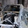 Una delle auto bruciate