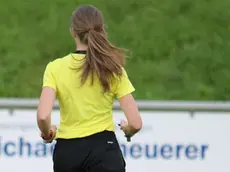 Ancora un’arbitra insultata