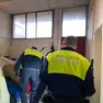 Agenti della Polizia locale impegnati in un controllo