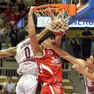 Una schiacciata di Lajae Jones (Foto Bruni)