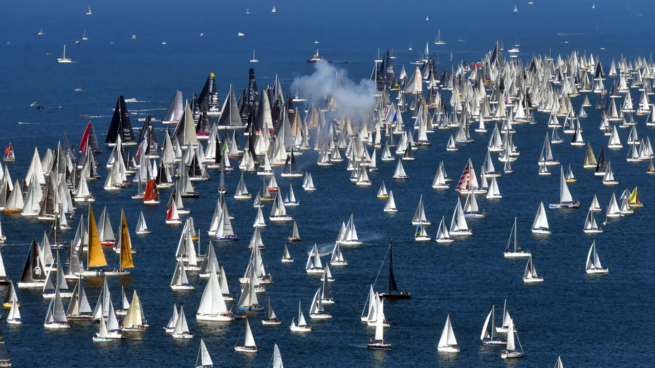 La partenza della Barcolana, edizione 2025, dal Faro della Vittoria (Foto Bruni)