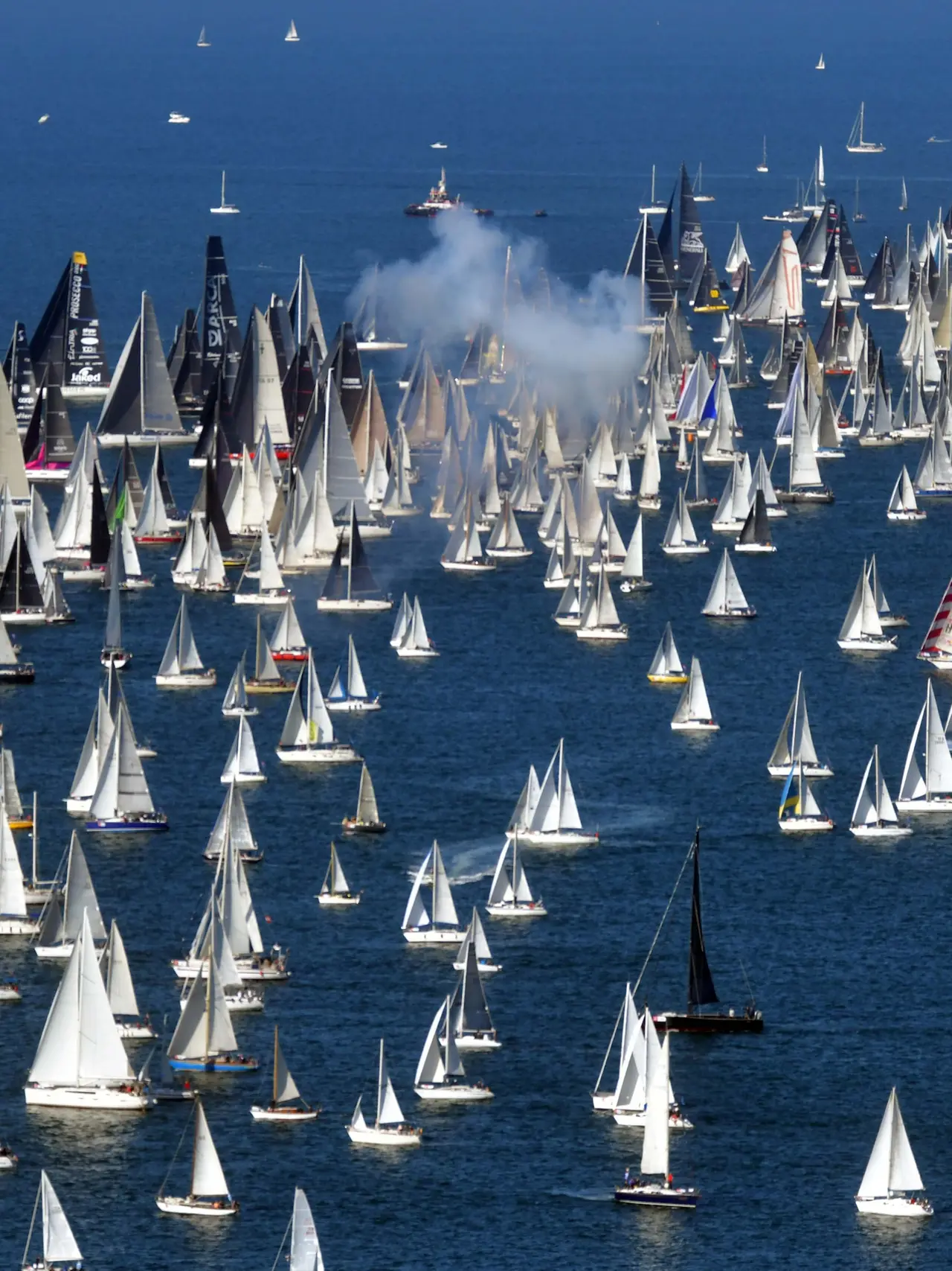 La partenza della Barcolana, edizione 2025, dal Faro della Vittoria (Foto Bruni)