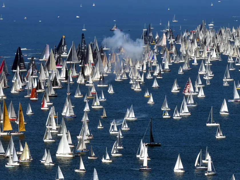 La partenza della Barcolana, edizione 2025, dal Faro della Vittoria (Foto Bruni)