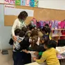 La maestra della Duca d’Aosta con i suoi alunni