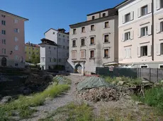 Il collegamento ora interrotto tra via Crosada e via dei Capitelli (foto Massimo Silvano)