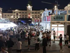 Il Villaggio Barcolana in piazza Unità martedì sera (foto Andrea Lasorte)