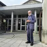 Renato Fiorelli davanti al mercato coperto