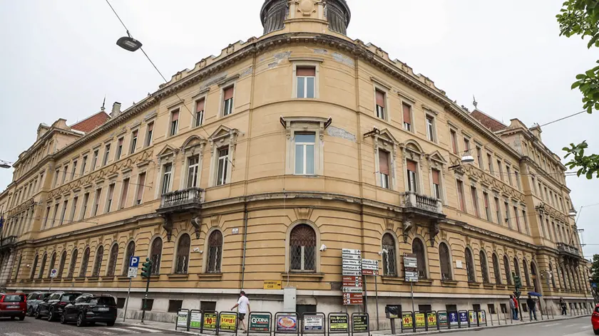 L’esterno del Tribunale di Gorizia (foto Daniele Tibaldi)