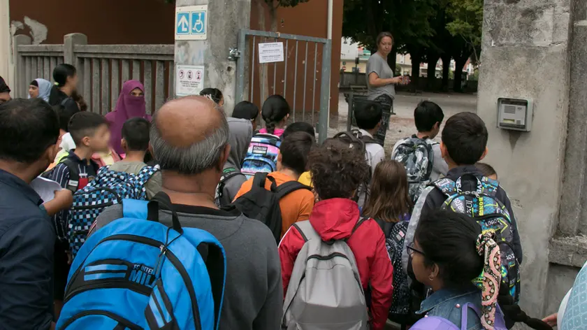 L’ingresso alla scuola primaria Duca d’Aosta (archivio Bonaventura)