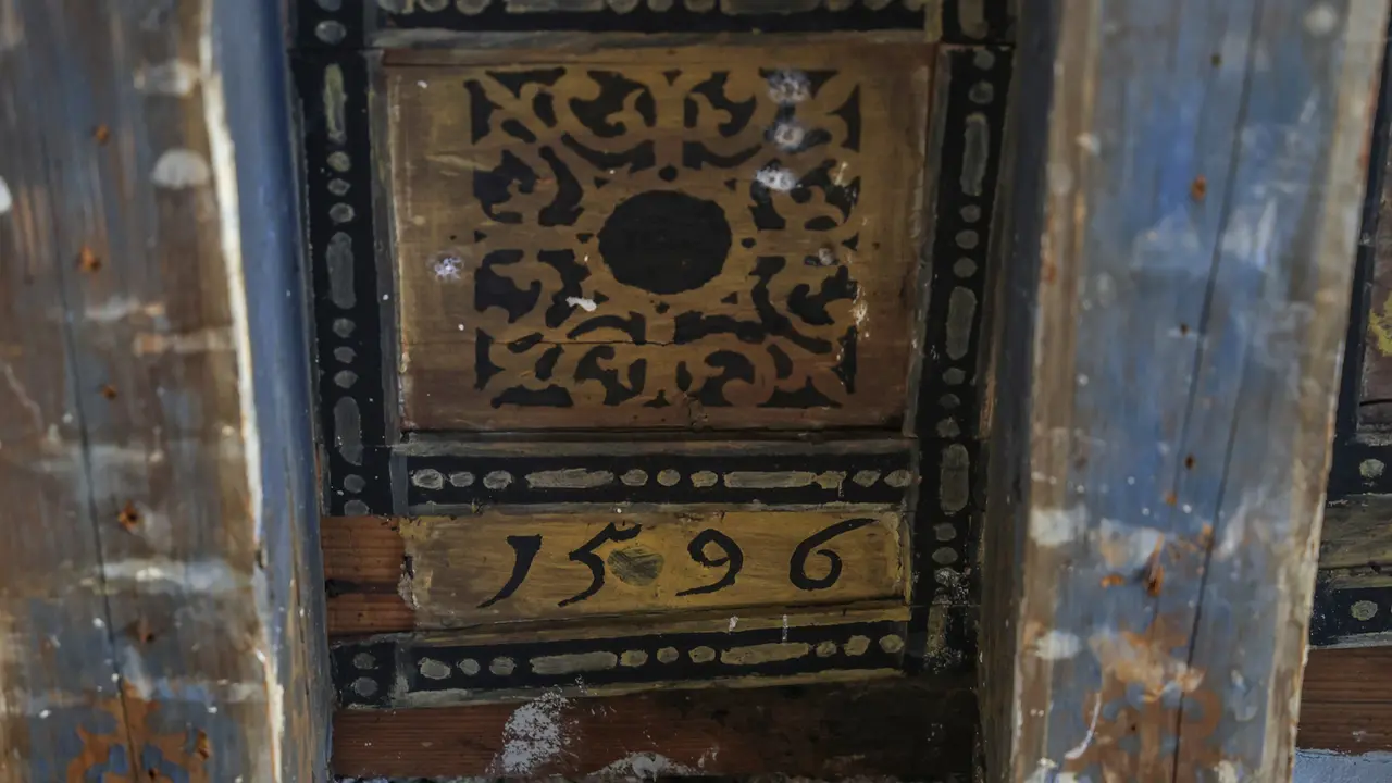 Un dettaglio dell’apparato decorativo della sala (fotoservizio Andrea Lasorte)