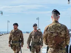 Militari sul Molo Audace dopo l’accoltellamento Foto Silvano