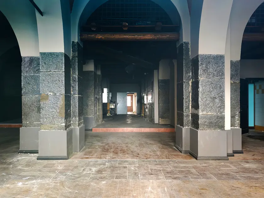 Gli spazi svuotati dell’exSpiller in Riva Nazario Sauro (foto Andrea Lasorte)