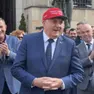 Il leader filorusso Dodik col cappellino in omaggio a Trump