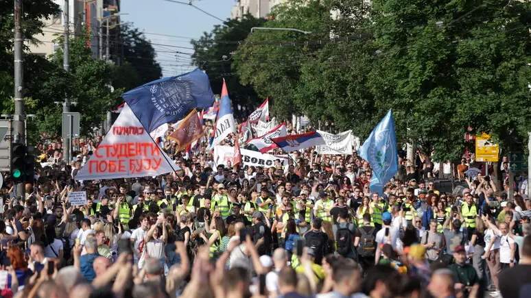 Una protesta del movimento studentesco a Belgrado