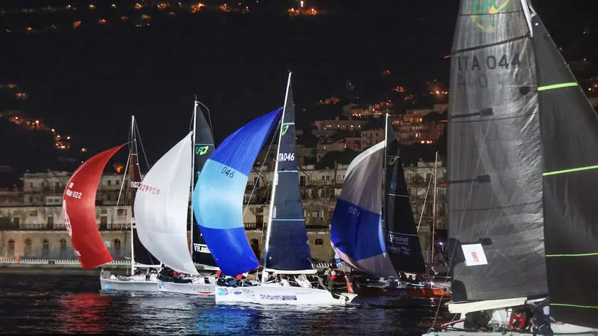La Barcolana by night (Lasorte)