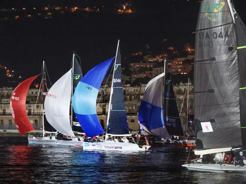 La Barcolana by night (Lasorte)