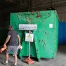 A sinistra i contenitori rimossi, a destra il centro di raccolta di via Consiglio d’Europa al Lisert (foto Katia Bonaventura)