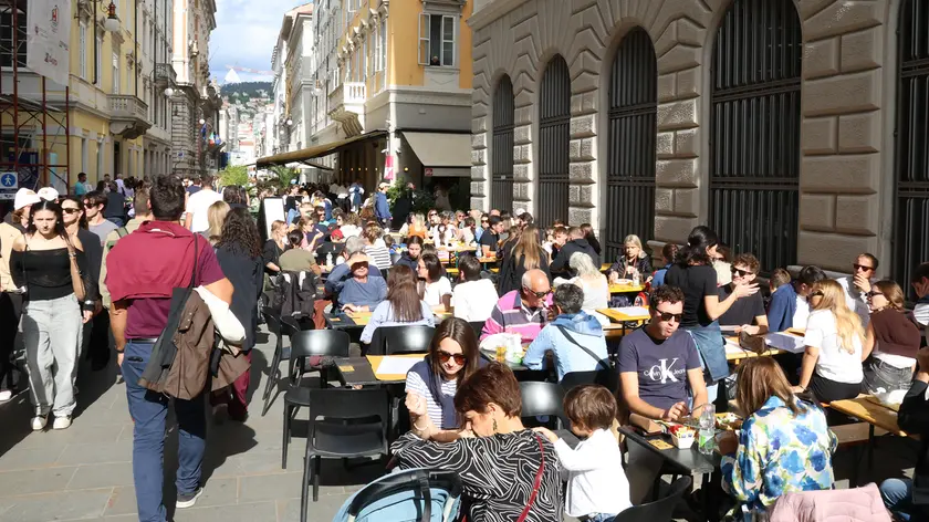 Giornate di lavoro intenso e grande giro d’affari per i bar e i ristoranti del centro città Foto Lasorte