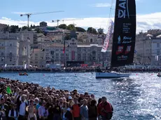 Le Rive affollate nel giorno della Barcolana (Silvano)