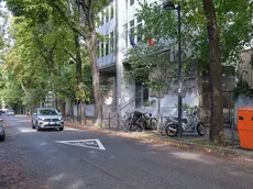 L’ingresso della sede del liceo Petrarca di via Rossetti (foto Massimo Silvano)