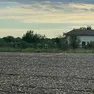 L’area circoscritta con il nastro biancorosso in attesa dell’arrivo degli artificieri