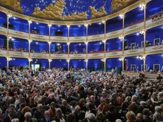 La folla alla prima del Rossetti mercoledì sera (foto Massimo Silvano)