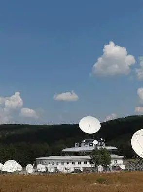 Il teleporto di Plana in Bulgaria nei cui pressi sono state date alle fiamme 11 antenne Starlink