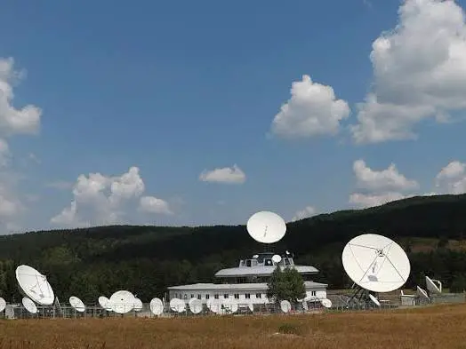 Il teleporto di Plana in Bulgaria nei cui pressi sono state date alle fiamme 11 antenne Starlink