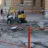 I lavori della pavimentazione (foto Lasorte)