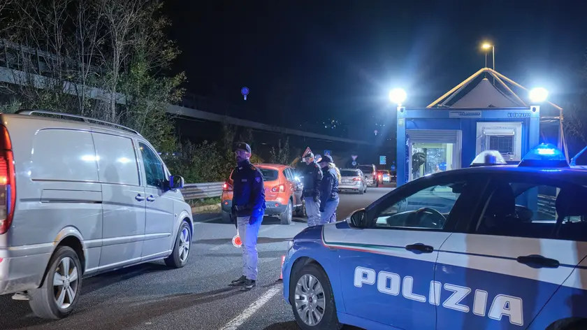 Posto di blocco della polizia di Stato a Rabuiese