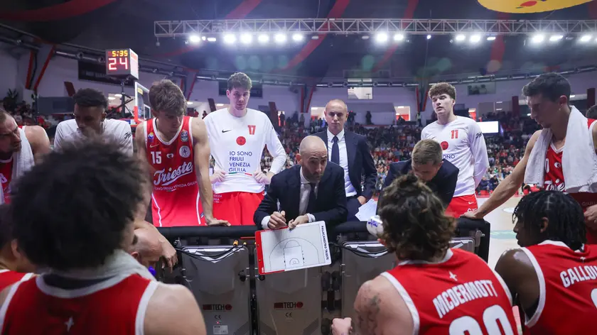 Il coach Francesco Taccetti con i giocatori