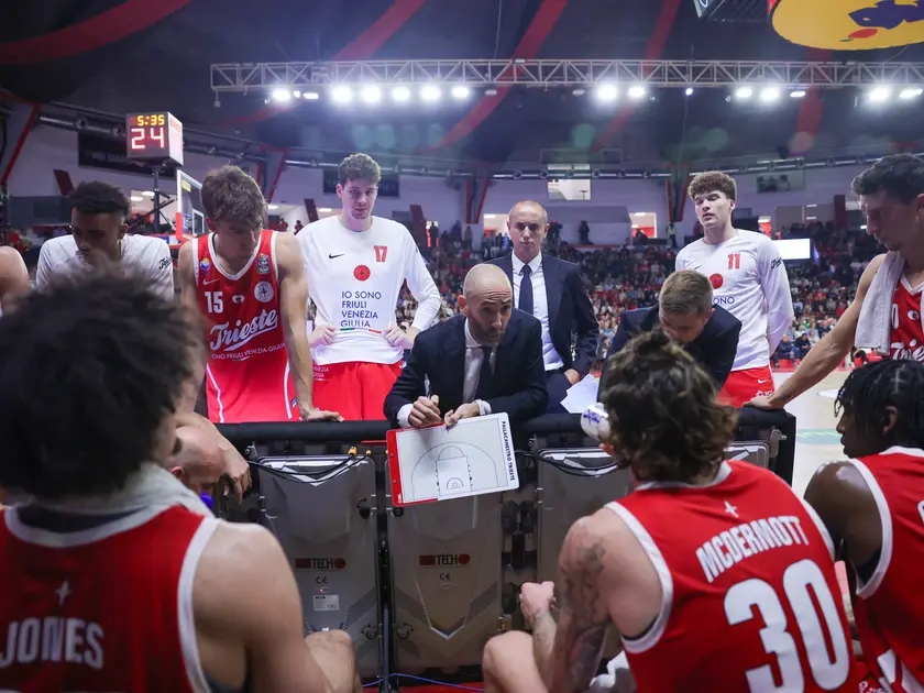 Il coach Francesco Taccetti con i giocatori