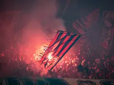 I fumogeni accesi dai tifosi dell'Hajduk durante la sfida contro l'Ajax