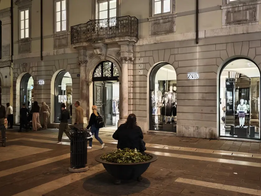 Il negozio Zara a Trieste (foto Andrea Lasorte)