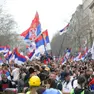 Una delle manifestazioni dei mesi scorsi a Belgrado