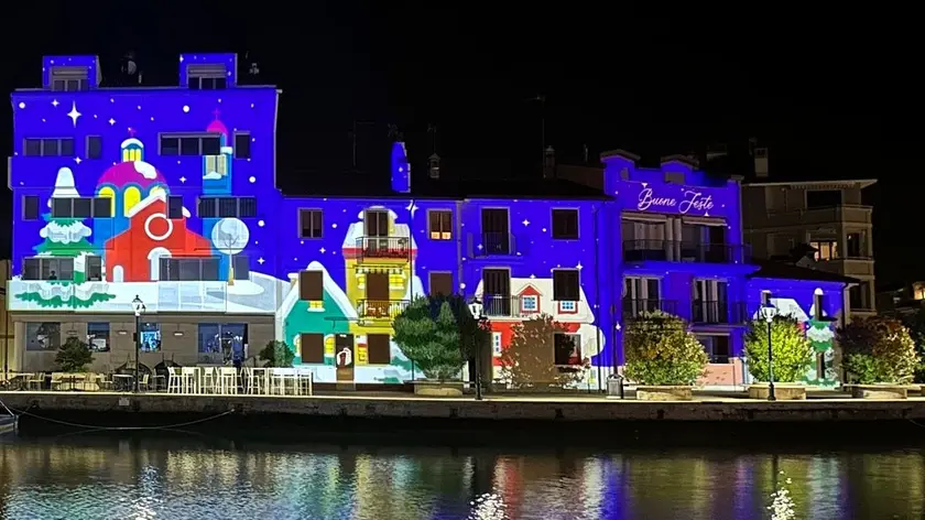 Il porto di Grado illuminato con le installazioni di videomapping a tema natalizio
