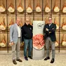 L'assessore regionale alla Salute Riccardo Riccardi (al centro) con il direttore generale del Consorzio del prosciutto di San Daniele Mario Cichetti (a destra) e il Direttore del Servizio prevenzione, sicurezza alimentare e sanità pubblica veterinaria della Regione Manlio Palei (a sinistra)