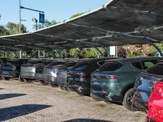 Aumentano le auto (Concessionaria Fiat Bliz - Foto Tibaldi)