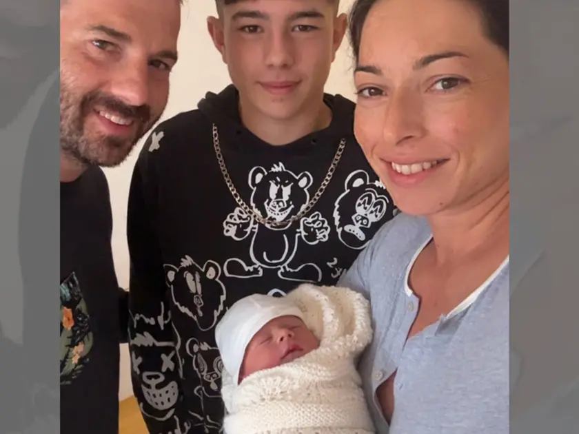 La foto pubblicata sui social da Mara Navarria con la nuova arrivata Beatrice