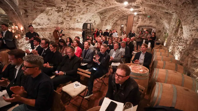 L’asta dei vini andata in scena alla Castagnavizza Foto D. Tibaldi