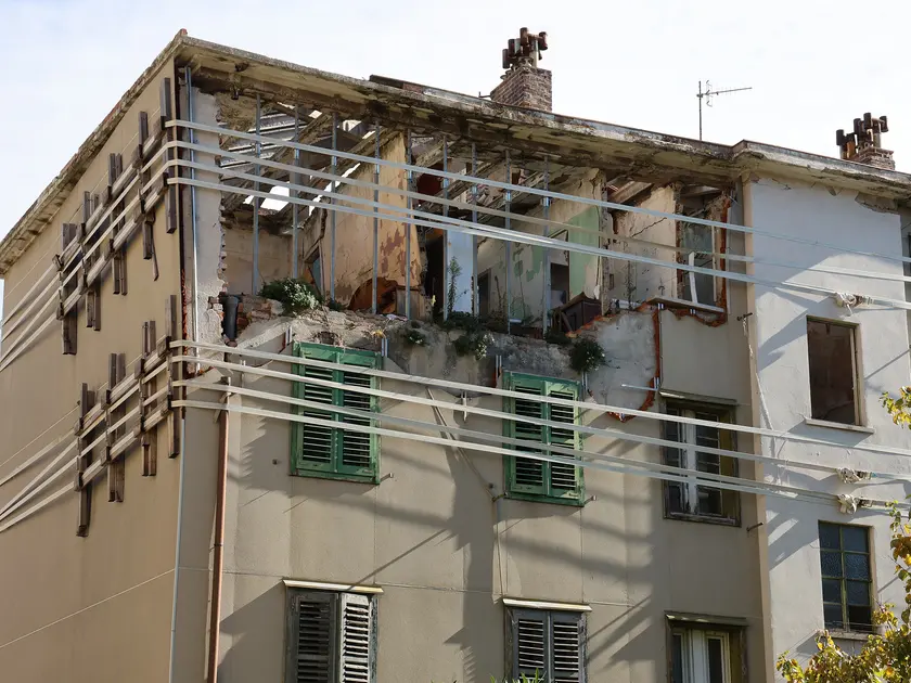 Il condominio di via Boito sventrato Foto Lasorte