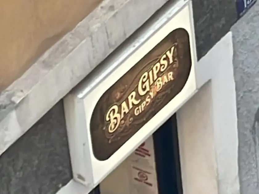 La nuova insegna del Bar “Gipsy” di via Settefontane 13